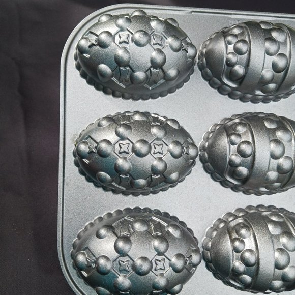 Nordic Ware Easter Eggs Cake Pan - Picture 2 of 7